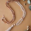 Edelstein-Mala mit Selenit und Sonnenstein